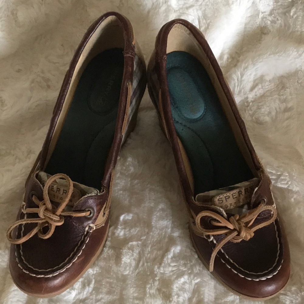 Sperry Top Sider Wedge Heel Sz 7 -previously owned -Worn once - Great Condition
